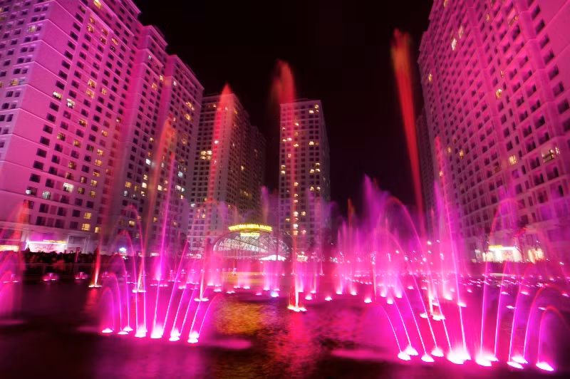 Không chỉ sở hữu nhiều hạng mục đặng biệt, điểm cộng nữa của VMM Times City chính là quang cảnh và hệ thống tiện ích của khu đô thị. Trong đó, Quảng trường và không gian nhạc nước - lần đầu tiên xuất hiện tại Hà Nội thu hút rất nhiều sự quan tâm của người dân Thủ đô.