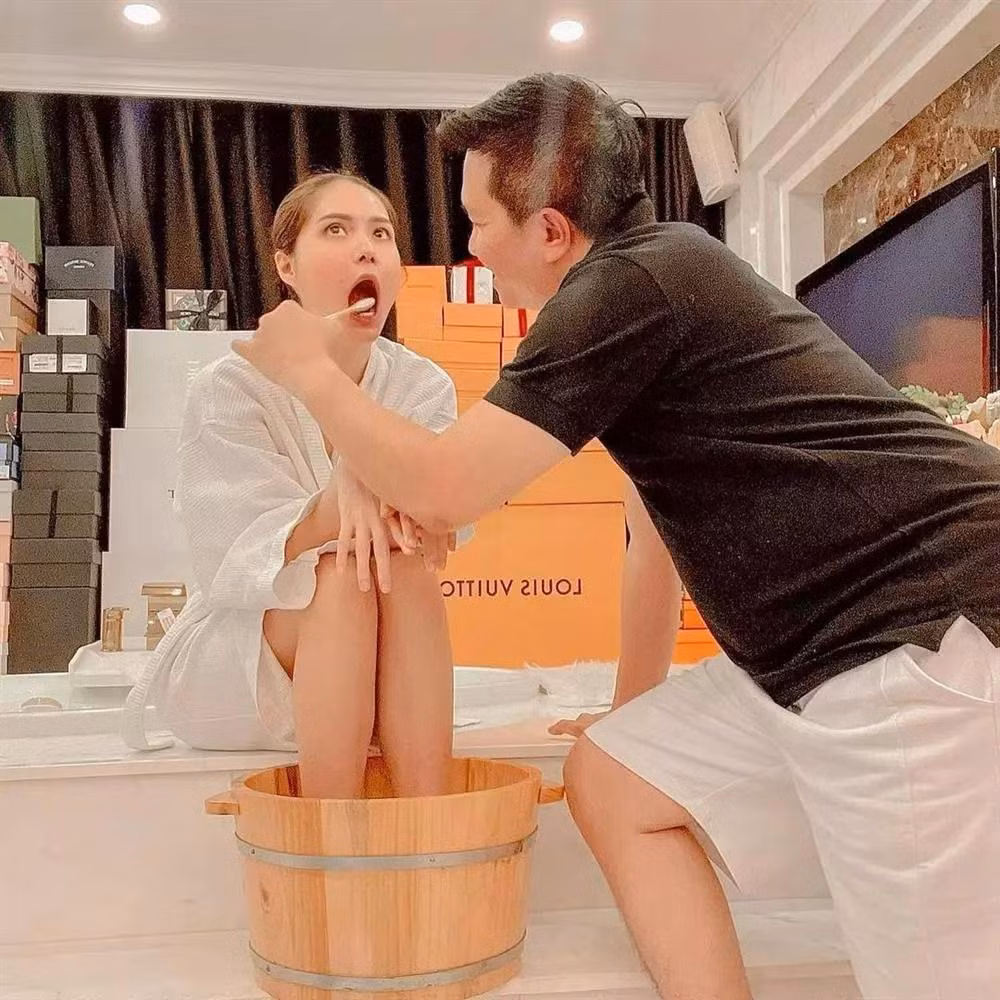 4 hinh anh chung to dai gia Quoc Vu la 