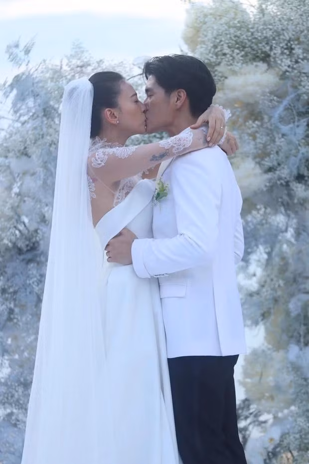 Di anh cha nuoi qua co xuat hien trong hon le Ngo Thanh Van