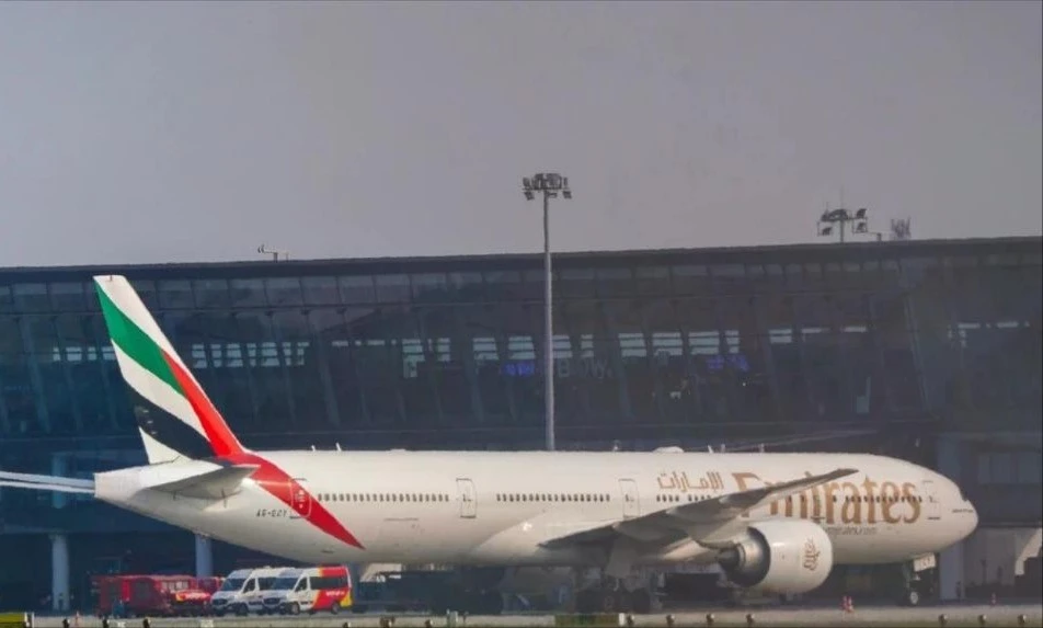 Cận cảnh máy bay 'nhà giàu' Trung Đông tránh chiến sự ở Nội Bài