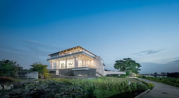 Biệt thự ven sông thiết kế độc lạ để ngắm hoàng hôn