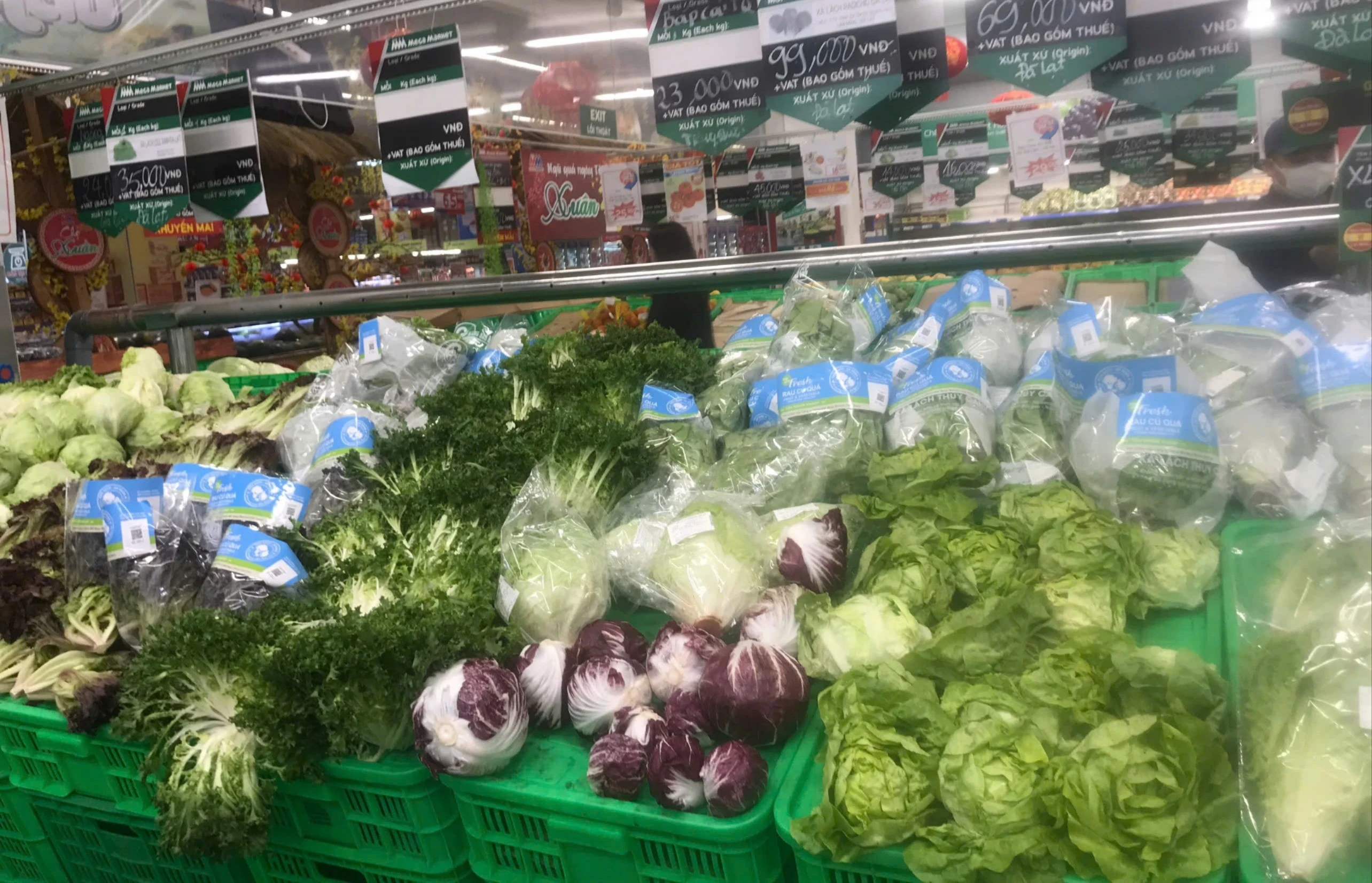 Mùng 5 Tết, siêu thị vắng người mua, giá cả bình ổn