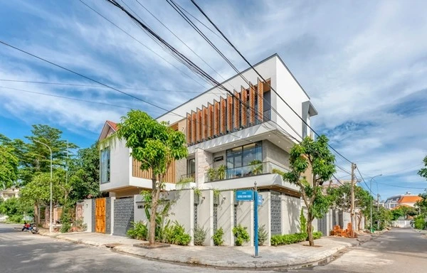 Chiêm ngưỡng biệt thự hiện đại với lõi xanh độc đáo