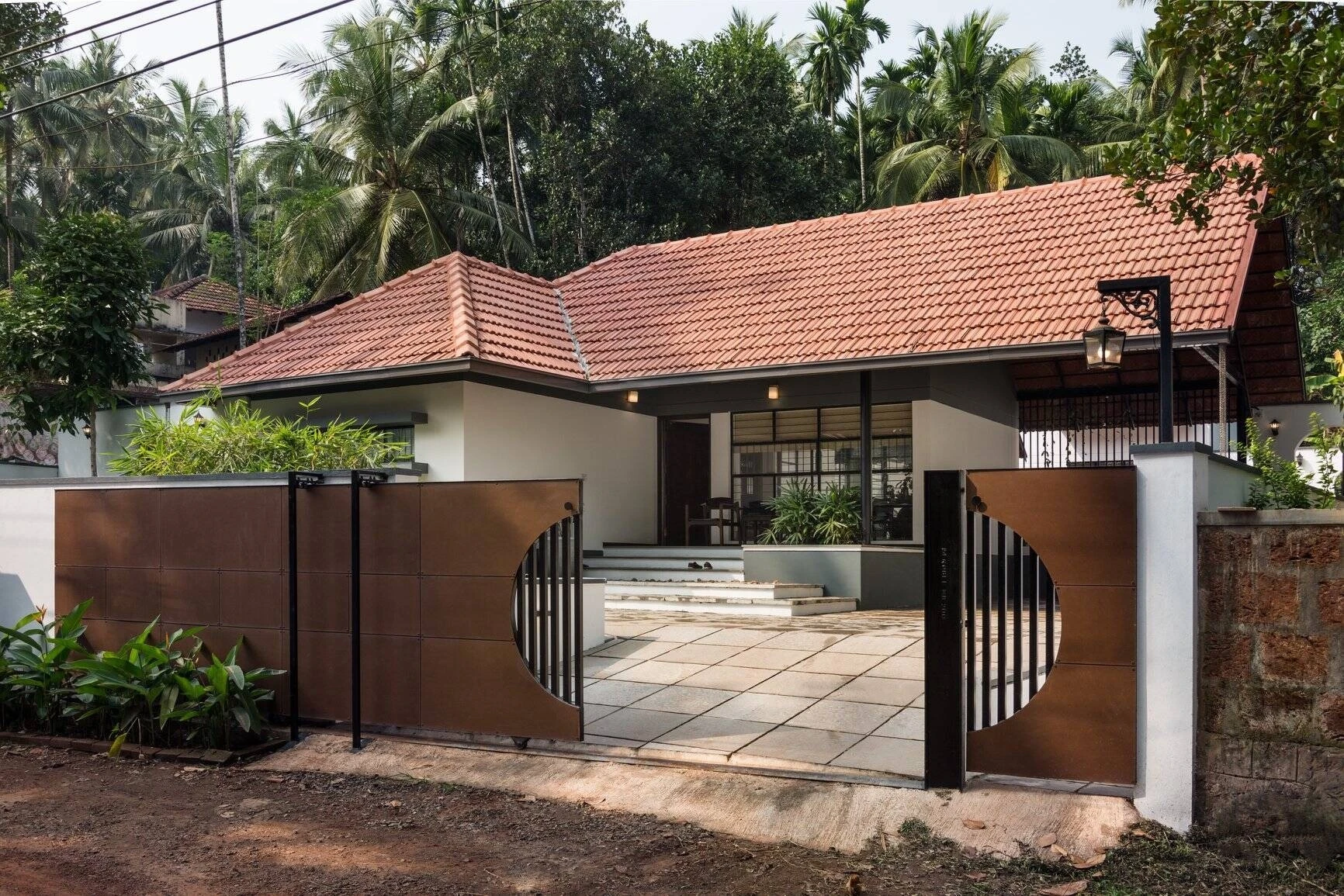 Nhà mái ngói mang phong cách dịu dàng, thơ mộng