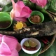 Về Đồng Tháp ăn cá lóc nướng trui cuốn lá sen non thơm lừng