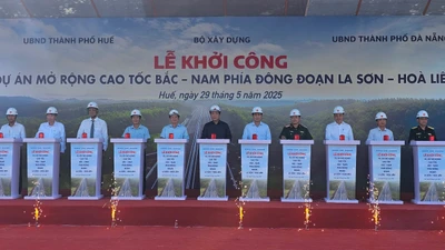 Khởi công mở rộng cao tốc đoạn La Sơn - Hòa Liên