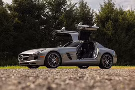 Mercedes SLS AMG 2011 cửa Gullwing odo gần 14.500km đấu giá gần 7,5 tỷ