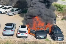 Avatr 06 điện mới mua ở Trung Quốc bất ngờ bốc cháy, 7 xe bị vạ lây