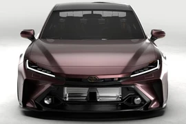 Chiếc Toyota Camry bản hiệu suất cao này có đủ "đấu" BMW M5?