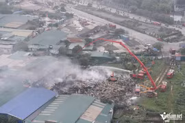 Công an Hà Nội lý giải nguyên nhân lửa bùng lớn ở cụm kho xưởng rộng 6.000m2