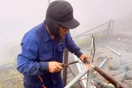 Quảng Ninh gia cố khu vực nguy hiểm trên chùa Đồng Yên Tử trước mùa lễ hội