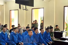 Cần Thơ: Mâu thuẫn việc đòi nợ, 14 bị cáo xách "hàng lạnh" đi gây án