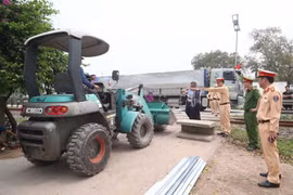 Xử lý các lối đi tự mở qua đường sắt Hà Nội để phòng ngừa tai nạn