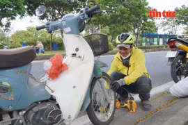 Người đàn ông U60 với 'tiệm sửa xe di động 0 đồng'