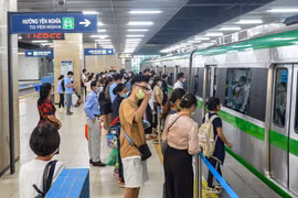 Người dân Hà Nội chuyển dịch sang giao thông công cộng dần thành thói quen