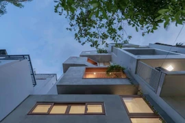 Nhà ống với các khối vuông xếp chồng độc lạ giữa TP HCM 