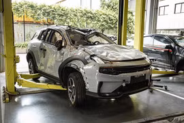  Lynk & Co Việt Nam "chơi chiêu" khoe xe 06 tai nạn, chủ xe bức xúc