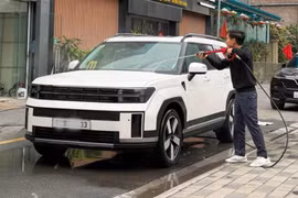 Hyundai SantaFe Hybrid mới chạy 3.700km, chủ xe "bay" cả trăm triệu đồng