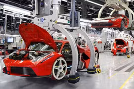 Siêu xe và xe sang tạm dừng giao hàng tới Trung Đông do chiến sự