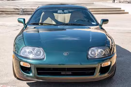 Toyota Supra 30 năm tuổi đắt ngang Cadillac CT4-V mới nhưng... vẫn rẻ 