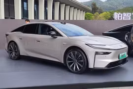 Toyota bZ7 cực hút khách, "cháy hàng" với hơn 3.100 đơn chỉ sau 1 giờ