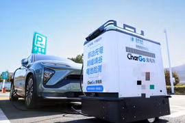 Robot sạc tự hành - xóa bỏ nỗi lo hạ tầng xe điện tại chung cư cũ