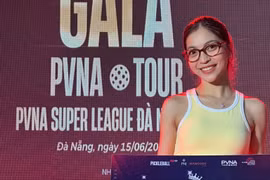 "Mối tình năm 17 tuổi" Quang Hải khoe visual trắng phát sáng