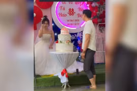 Clip cô dâu khóc nấc vì sợ lũ ở Huế, sự thật ra sao?