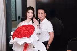 Nhan sắc cô gái được HLV trưởng CLB Quảng Nam cầu hôn