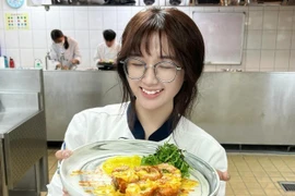 Xuất hiện nữ TikToker đầu bếp răng khểnh gây thương nhớ