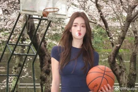 "Thiên thần bóng rổ" Trung Quốc khoe visual "đỉnh nóc"