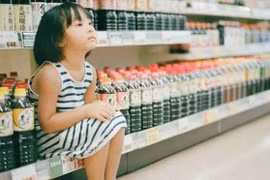 Siêu thị thành nơi tránh nóng cho "khối nghỉ hè" nổi loạn