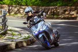 Xe ga Yamaha NVX 155 2025 có đáng để đi "phượt"?