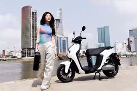 Vì sao chọn mua xe máy điện phải xem kỹ pin?