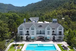 Ngắm biệt thự siêu khủng 6.500m2 "trọn vẹn" giữa rừng thông 