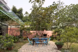 Nhà vườn hướng nội 320m2 yên bình giữa trung tâm Hà Nội