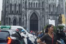 Hà Nội tiếp tục cấm ô tô trên 16 chỗ vào phố cổ trong giờ cao điểm