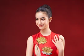 Công chúa Campuchia tuổi 13 xinh đẹp như minh tinh hạng A
