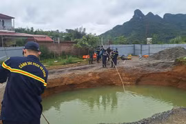 Người thân không rời "hố tử thần" ở Bắc Kạn