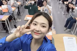 Danh tính cô giáo dạy Toán gây sốt với "vẻ đẹp tri thức"