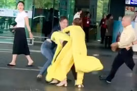 Xôn xao clip 2 nữ nhân viên ẩu đả tại sân bay Phú Quốc