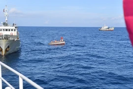 15 ngày vượt sóng, hoàn thành bầu cử sớm trên biển