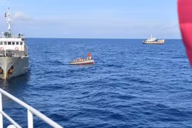 15 ngày vượt sóng, hoàn thành bầu cử sớm trên biển