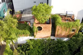 Ngôi nhà ống hiện đại kết hợp vườn xanh mướt tại Hà Nội