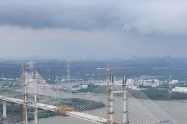 Hợp long cầu Bình Khánh trên cao tốc Bến Lức - Long Thành