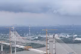 Hợp long cầu Bình Khánh trên cao tốc Bến Lức - Long Thành