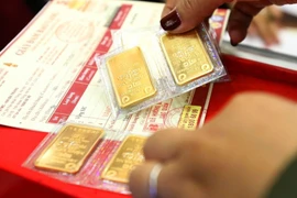 Giá vàng hôm nay 23/6: Trượt dốc?