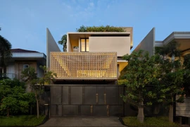 Nhà hướng Tây mát rượi nhờ mặt tiền “biết thở”