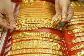 Giá vàng hôm nay 30/6: Đà giảm chưa dứt?