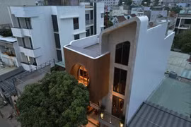 Độc đáo ngôi nhà lấy cảm hứng từ đường cong xe Vespa